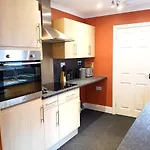 Διαμέρισμα Logan House, Modern And Spacious Townhouse Close To Centre *