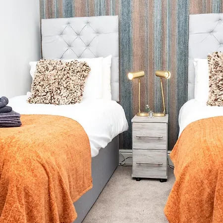 Logan House, Modern And Spacious Townhouse Close To Centre