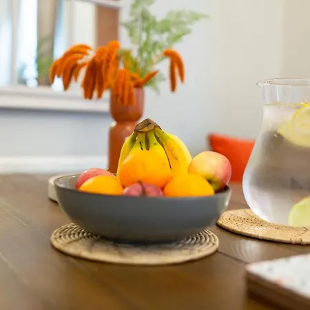 Logan House, Modern And Spacious Townhouse Close To Centre *