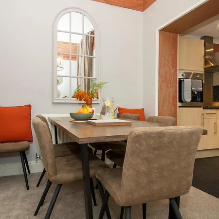 Logan House, Modern And Spacious Townhouse Close To Centre Carlisle (Cumbria)