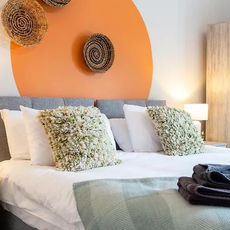 Logan House, Modern And Spacious Townhouse Close To Centre Apartamento