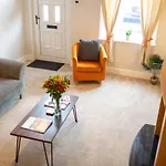דירה Logan House, Modern And Spacious Townhouse Close To Centre