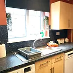 דירה Logan House, Modern And Spacious Townhouse Close To Centre קרליסל