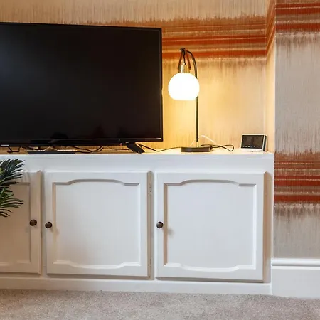 Logan House, Modern And Spacious Townhouse Close To Centre Lägenhet *